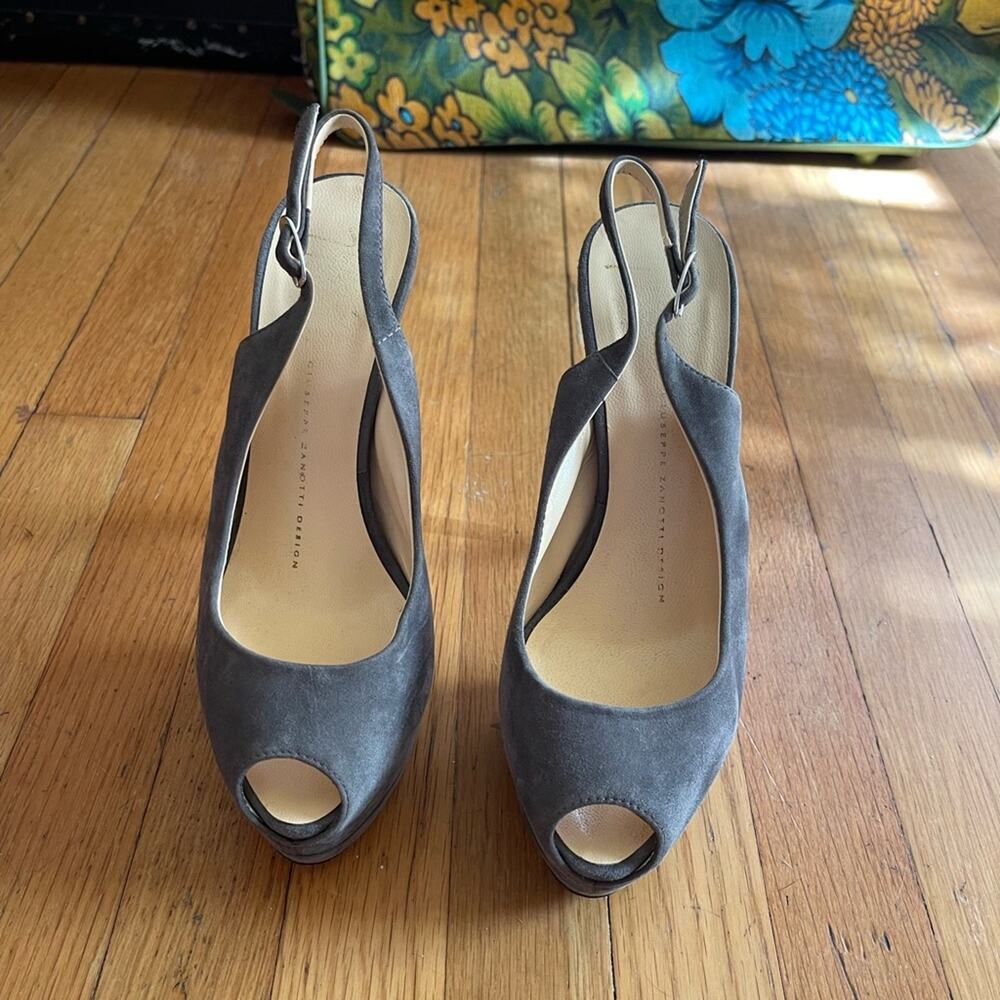 Giuseppe Zanotti Grey Patent Leather Peep Toe Six Inch Pumps - Picture 4 of 8